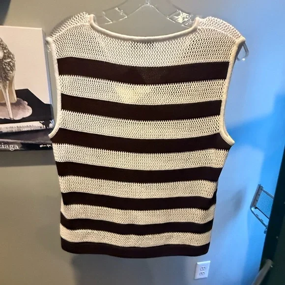 NWT St John Brown/Cream Vneck Striped Sleeveless Sweater Top Size Medium $295